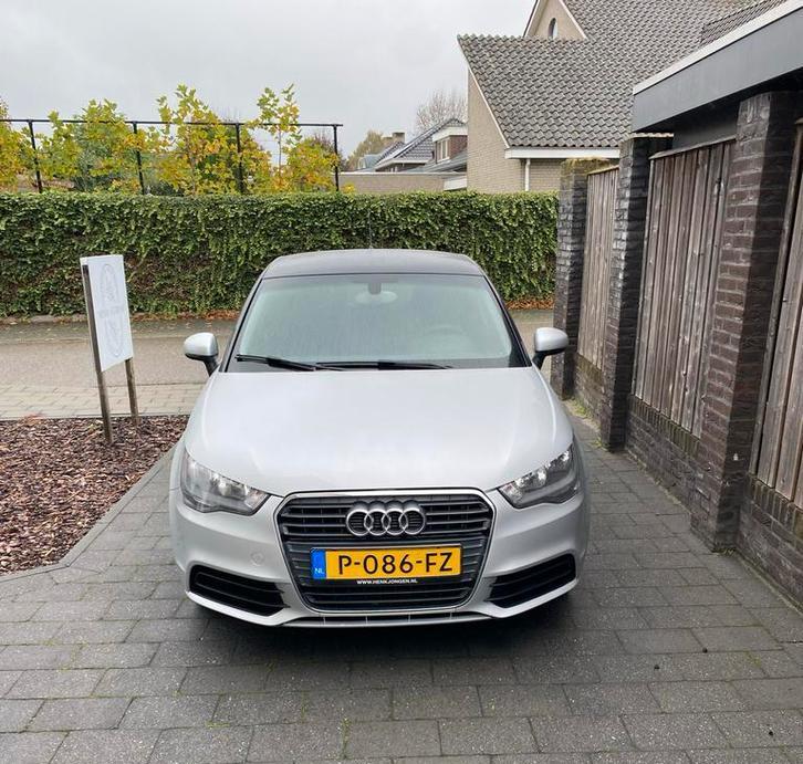 Audi A1 1.2 Tfsi 2012 Grijs zwart AIRCO stoelverwarming, Auto's, Audi, Particulier, A1, Airbags, Airconditioning, Bluetooth, Centrale vergrendeling