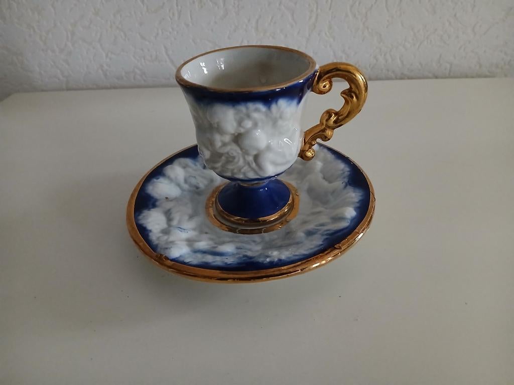 Kop en schotel putti putto, Antiek en Kunst, Antiek | Servies los, Ophalen of Verzenden