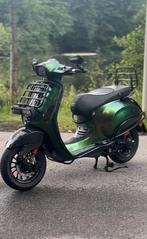 Vespa sprint 50cc 2v Full Carbon Custom kleur, Fietsen en Brommers, Scooters | Vespa, Ophalen, Zo goed als nieuw, Overige modellen