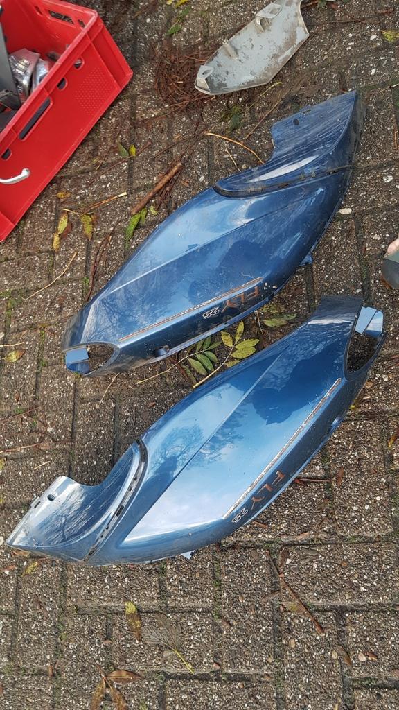 Piaggio Fly 25 kappen, stuur, lampen, buddybak en tank, Motoren, Tuning en Styling, Ophalen of Verzenden