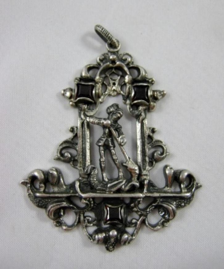 Sint Michael - Grote zilver hanger met granaten (7421-827), Sieraden, Tassen en Uiterlijk, Kettinghangers, Zo goed als nieuw, Zilver