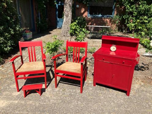 Set van 2 stoelen + kastje + voetenbankje, Huis en Inrichting, Stoelen, Gebruikt, Twee, Hout, Stof, Rood, Ophalen