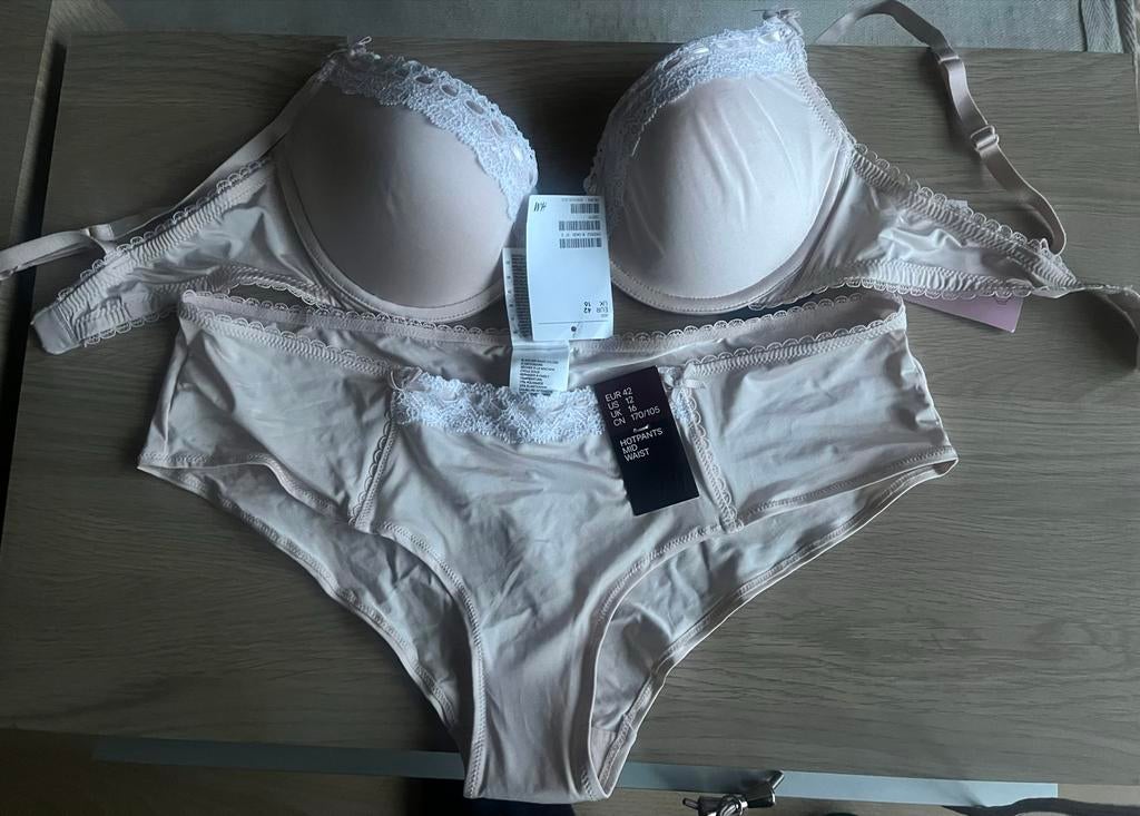 H&M Lingeriesetje BH/slip.  Mt. 75C/42, Kleding | Dames, Ondergoed en Lingerie, Ophalen of Verzenden, Roze, Setje