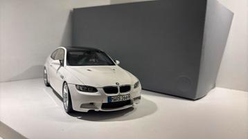 bmw M3 E92 wit kyosho 1.18 beschikbaar voor biedingen