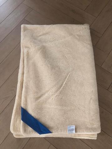 Wollen deken eenpersoons beschikbaar voor biedingen