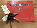 Opel Kadett D 1.2S Uniek! 1e Eigenaresse / Slechts 51.769 km, Auto's, Oldtimers, Voorwielaandrijving, Stof, Overige kleuren, Onderhoudsboekje
