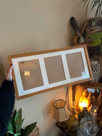 Grote houten fotolijst voor drie grote foto’s  beschikbaar voor biedingen