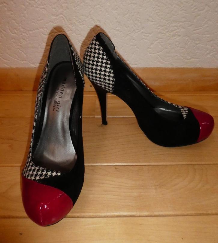 Madden Girl pumps 38 rood pied-de-poule zwart hak 12,5 cm, Kleding | Dames, Schoenen, Zo goed als nieuw, Pumps, Overige kleuren
