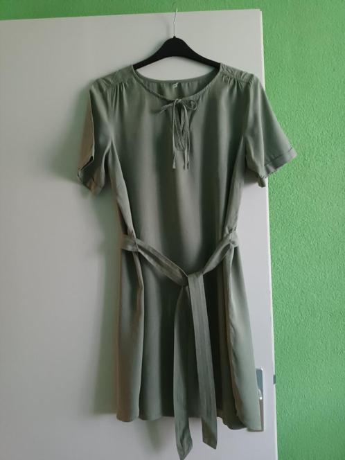 Jurk groen ( L )   / rana, Kleding | Dames, Jurken, Zo goed als nieuw, Maat 42/44 (L), Groen, Knielengte, Ophalen of Verzenden