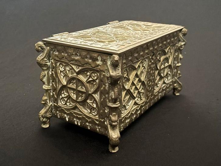 Antieke neogotisch bronzen kist / relikwieën kist, Antiek en Kunst, Antiek | Overige Antiek, Ophalen of Verzenden