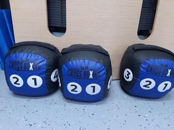 3x Boxing balls van het merk Crossboxing pads/bootcamp. beschikbaar voor biedingen