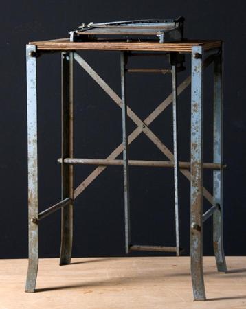 Foto kartelrand snijder beschikbaar voor biedingen