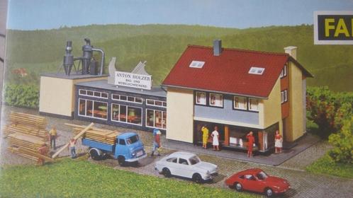 FALLER B-267: bouwpakket meubelfabriek met woonhuis, Hobby en Vrije tijd, Modeltreinen | H0, Nieuw, Brug, Tunnel of Gebouw, Gelijkstroom of Wisselstroom