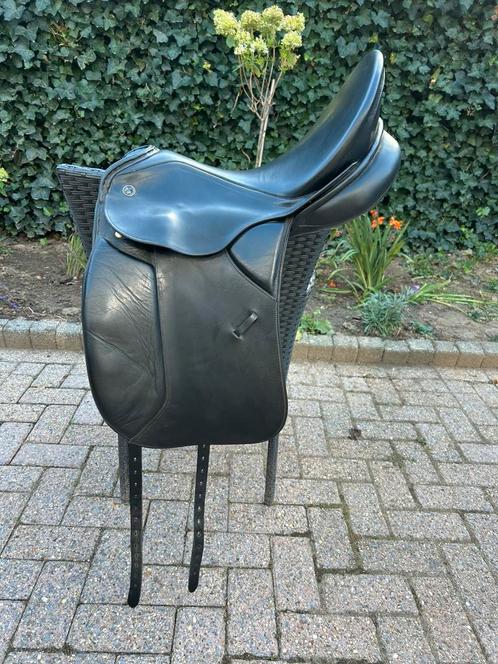 Kieffer dressuurzadel 17.5/18 inch, Dieren en Toebehoren, Paarden en Pony's | Zadels, Gebruikt, Dressuur, Ophalen of Verzenden