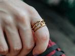Ethnasia Goudkleurige brass boho dive in the waves ring, Verzenden, Zo goed als nieuw, Goud, Dame