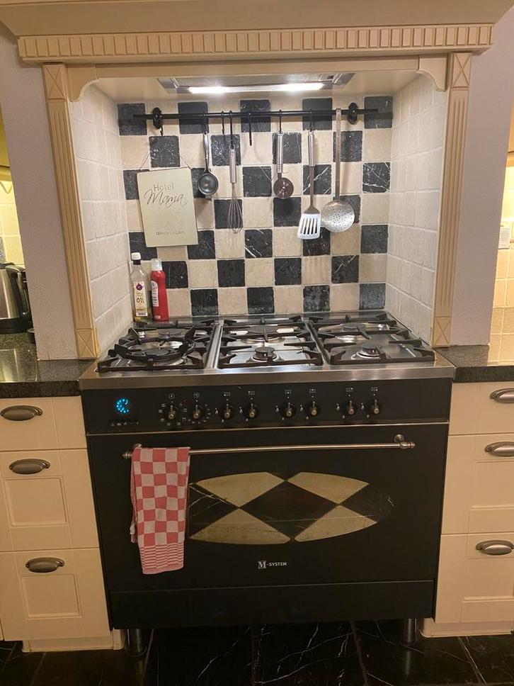 Goed Uitziende Keuken doe een leuk bod, Huis en Inrichting, Keuken | Complete keukens, Zo goed als nieuw, Overige typen, Crème