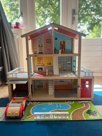 Hape poppenhuis met speelgoed accessories beschikbaar voor biedingen
