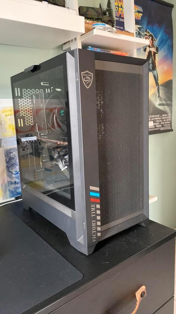 Pc behuizing met rgb strip, Computers en Software, Computerbehuizingen, Gebruikt, Ophalen