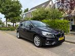 Zeer mooie Nederlandse BMW 2-Serie Active Tourer 225xe, Auto's, Automaat, Stof, Zwart, Zwart