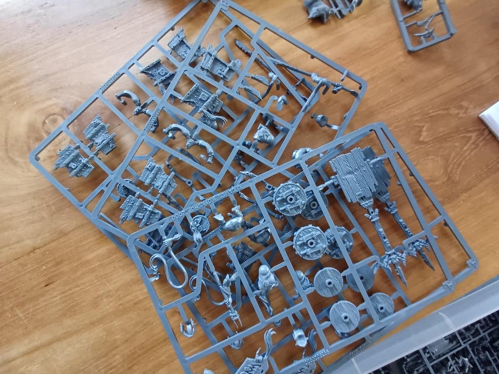 Warhammer Orc & Goblin army, Hobby en Vrije tijd, Wargaming, Nieuw, Warhammer, Figuurtje(s), Met verf, Ophalen of Verzenden