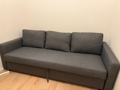FRIHETEN 3-zits slaapbank (IKEA) – Skiftebo donkergrijs, Huis en Inrichting, Slaapkamer | Slaapbanken, Zo goed als nieuw, 140 cm