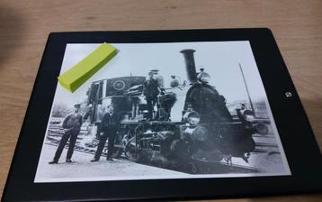 Oude Foto: Stoomtrein met Personeel beschikbaar voor biedingen