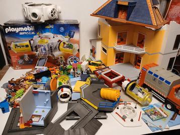 Grote hoeveelheid playmobil space piramide etc. beschikbaar voor biedingen