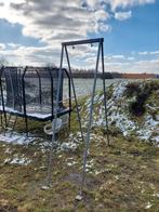 In te graven schommel, Ophalen