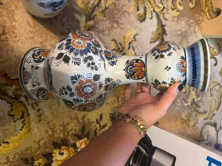 Mooie Delfs Blauwe Vaas - Handgeschilderd, Antiek en Kunst, Antiek | Vazen, Ophalen of Verzenden