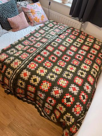 Vintage granny chrochet deken handgemaakt beschikbaar voor biedingen