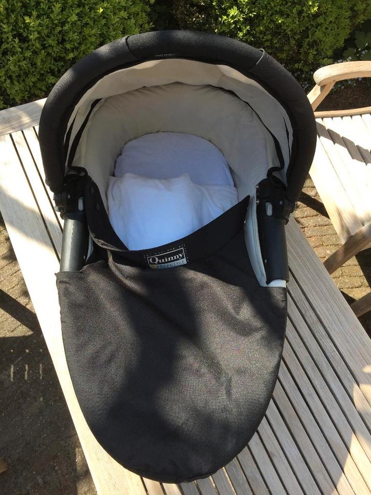 Reiswieg zwart merk: Quinny incl. dekbedje etc., Kinderen en Baby's, Kinderwagens en Combinaties, Zo goed als nieuw, Quinny, Met reiswieg