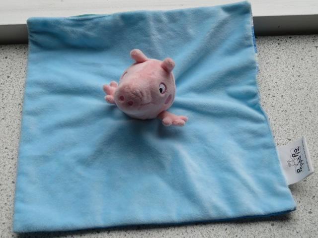 Knuffeldoek Peppa Pig blauw velours uit 2022 Hasbro Sambro, Kinderen en Baby's, Speelgoed | Knuffels en Pluche, Zo goed als nieuw