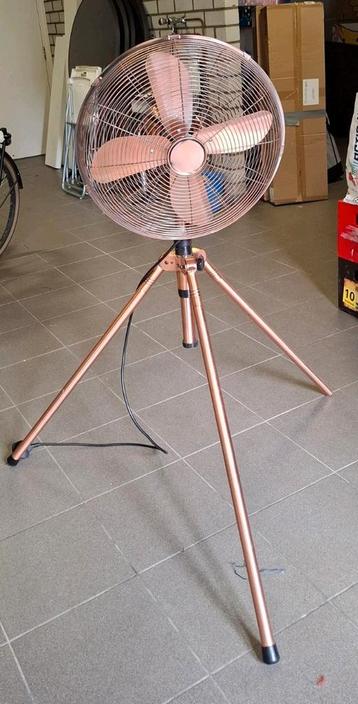 Retro ventilator op tripod – koperkleurig – 3 standen
 beschikbaar voor biedingen