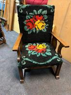 Handgemaakte Smyrna kleed op fauteuil, Ophalen