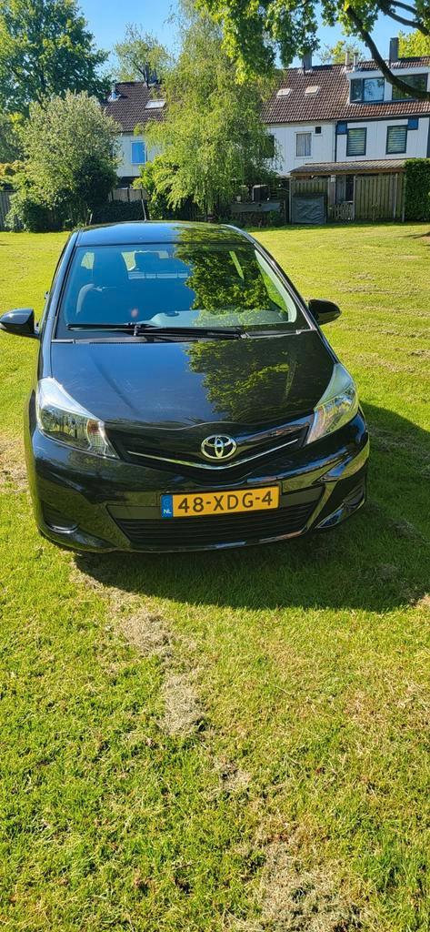 Toyota Yaris 1.3 Vvt-i 5-DRS CVT 2012 Zwart, Auto's, Toyota, Particulier, Yaris, ABS, Achteruitrijcamera, Airconditioning, Bluetooth