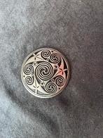 Keltische broche St Justin, Sieraden, Tassen en Uiterlijk, Broches, Overige materialen, 4 tot 7 cm, Ophalen of Verzenden, Zo goed als nieuw