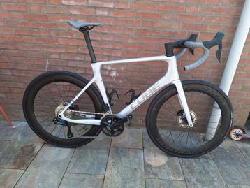 Cube agree c:62 one di2 2025 58 met wielupgrade beschikbaar voor biedingen