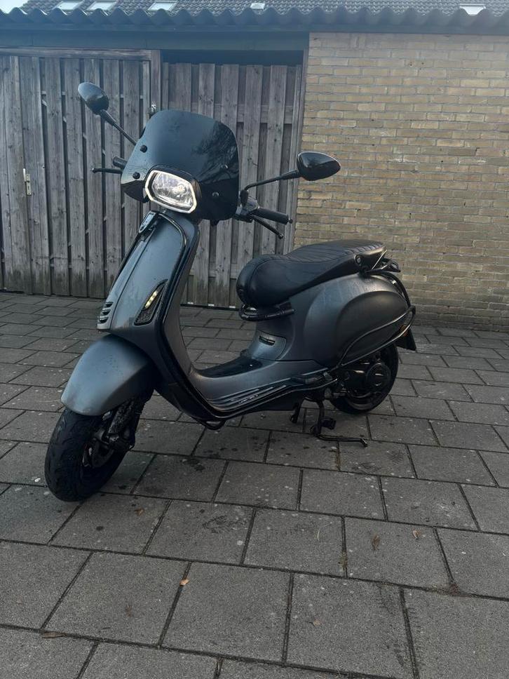 Vespa Sprint full option, Fietsen en Brommers, Scooters | Vespa, Gebruikt, Overige modellen, Maximaal 25 km/u, Benzine, Ophalen