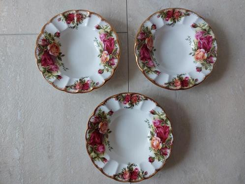 💐🏵🌹Royal albert old country roses schaaltjes rond pinda, Antiek en Kunst, Antiek | Porselein, Ophalen