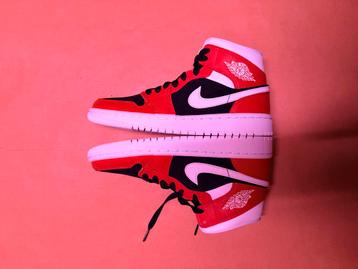 Air jordan 1 mid Gym red black beschikbaar voor biedingen