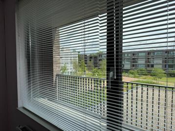 Luxaflex (origineel)  - 2 delen totaal 170 hoog x 220 breed beschikbaar voor biedingen