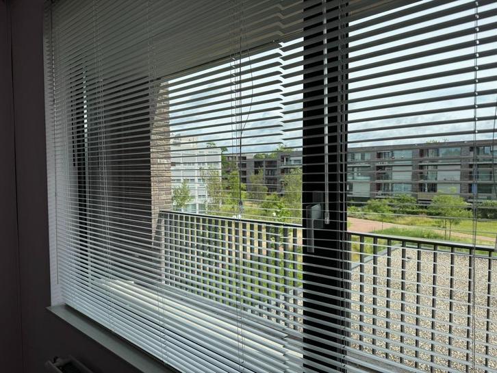 Luxaflex (origineel)  - 2 delen totaal 170 hoog x 220 breed, Huis en Inrichting, Stoffering | Gordijnen en Lamellen, 200 cm of meer