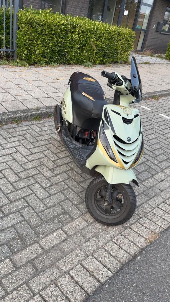 Zip 70cc brom (wok), Fietsen en Brommers, Scooters | Piaggio, Zo goed als nieuw, Zip, Tweetakt, Ophalen