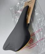 Nukeproof Vector DH Pro Titanium comfort Zadel Black-Yellow, Fietsen en Brommers, Nieuw, Ophalen of Verzenden, H, H