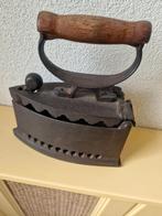 Antiek Strijkijzer met Houten Handvat, Ophalen