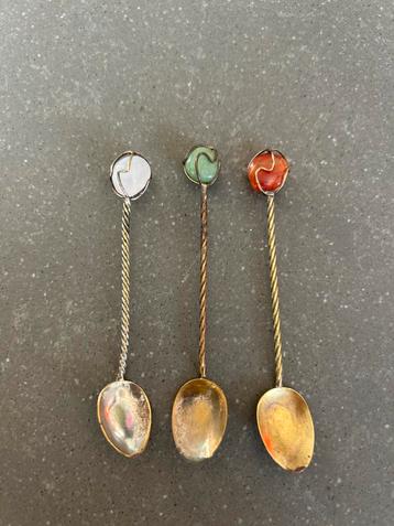 Zilveren theelepels met gekleurde edelstenen (3 stuks) beschikbaar voor biedingen