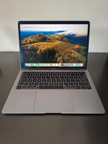 MacBook Air 13 inch puntgaaf beschikbaar voor biedingen