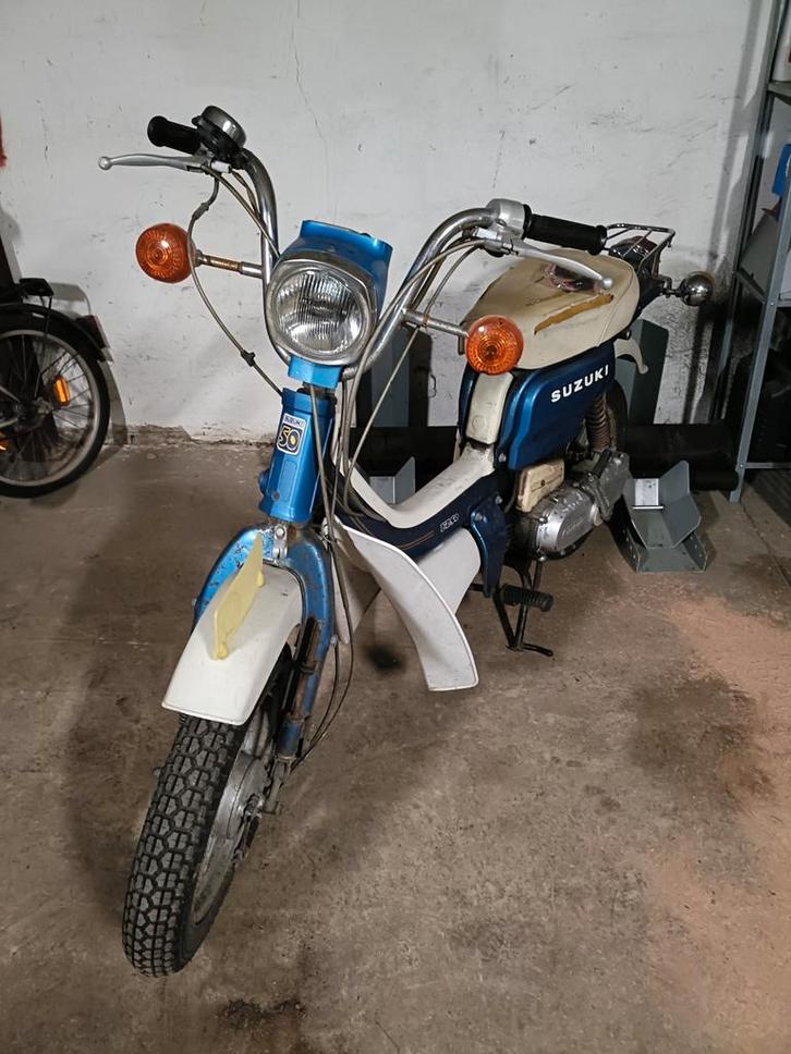 Suzuki FZ50 - 2 stuks, 1 met kenteken, Fietsen en Brommers, Brommers | Tomos, Gebruikt, Overige modellen, Maximaal 45 km/u, Ophalen of Verzenden