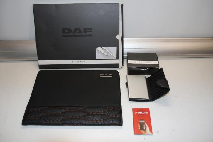daf lederen set creditcard ipad nieuw (286), Verzamelen, Automerken, Motoren en Formule 1, Nieuw, Auto's, Ophalen of Verzenden