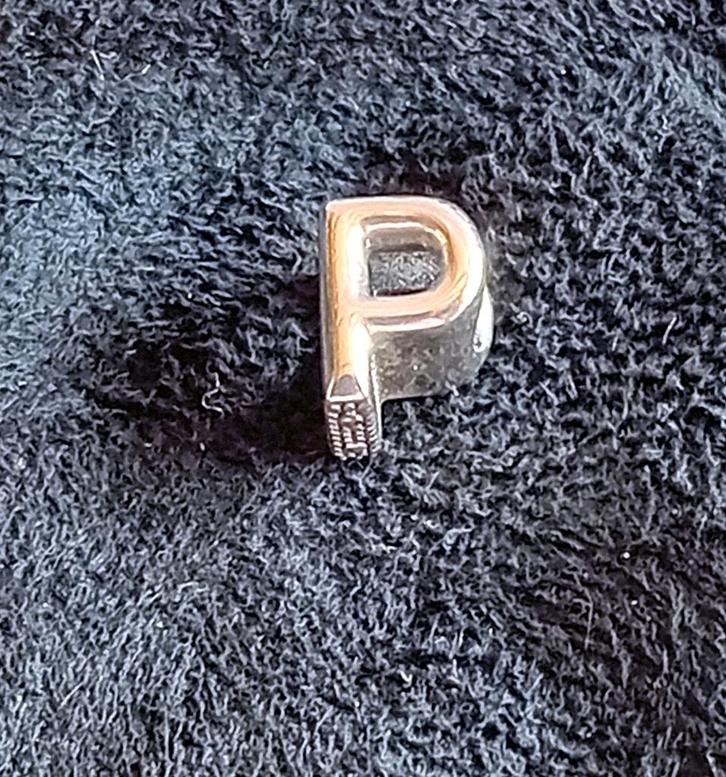 Zilveren Pandora Letter "P", Sieraden, Tassen en Uiterlijk, Bedels, Nieuw, Pandora, Zilver, 1 bedel, Ophalen of Verzenden